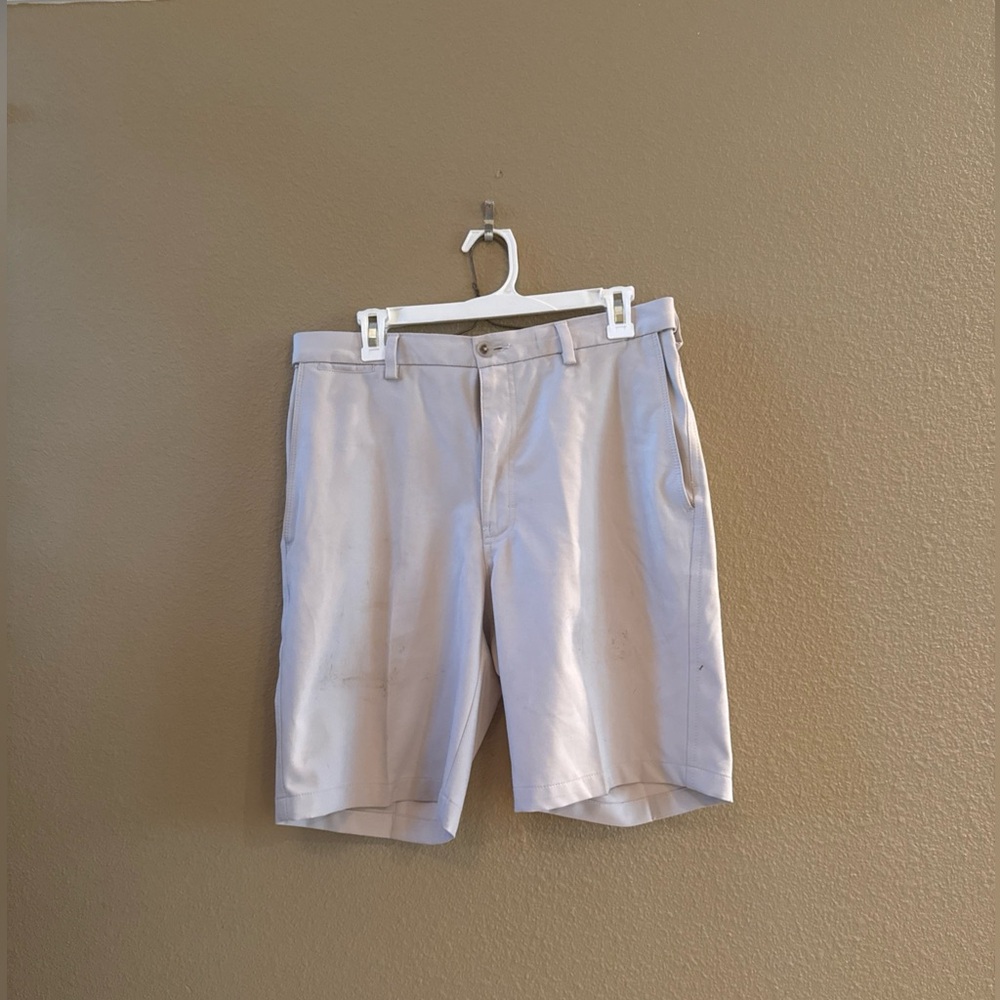 Haggar Khaki Dress Shorts Cool 18 Pro Size 32 Waist Polyester Men